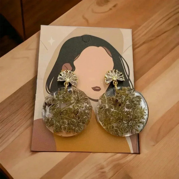 Floral Preservation Queen Ann Lace Resin Art to Wear Dangle Statement Earrings - Picture 2 of 4
